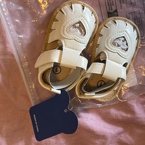 Size 1 all fit like size 2.List which number you’d like to buy. (Pic 1 2 3 or 4)